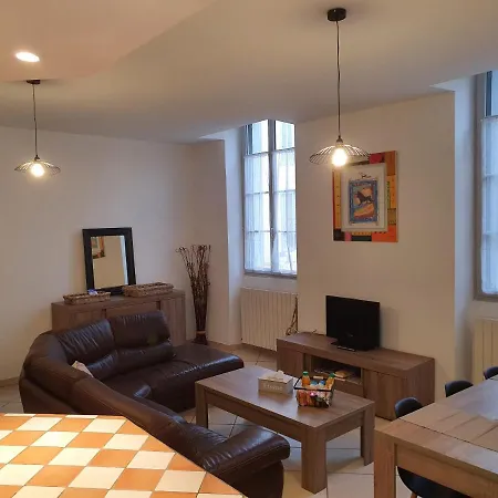 Entre Arenes Et Maison Carree * ニーム